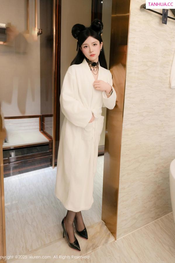   [XiuRen]高清写真图 2025.03.04 No.9961 优酱 黑丝美腿第5张图片